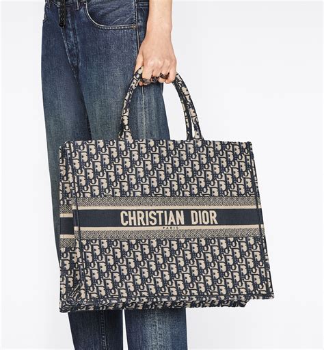 dior book.tote